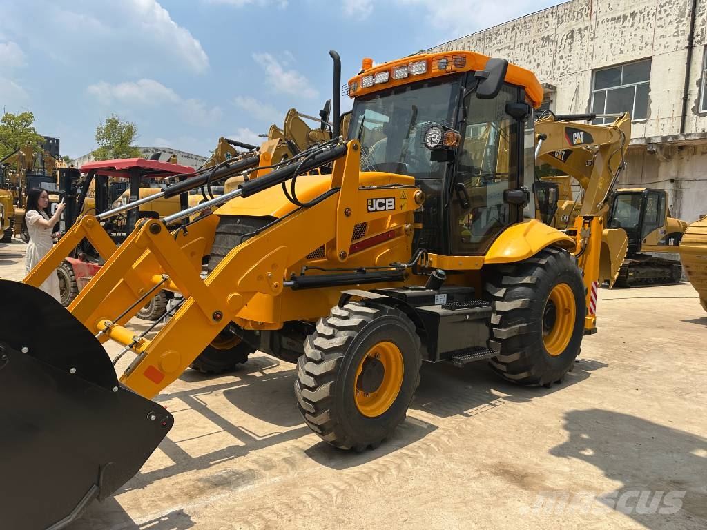 JCB 3CX لوادر ذات جرافات عكسية