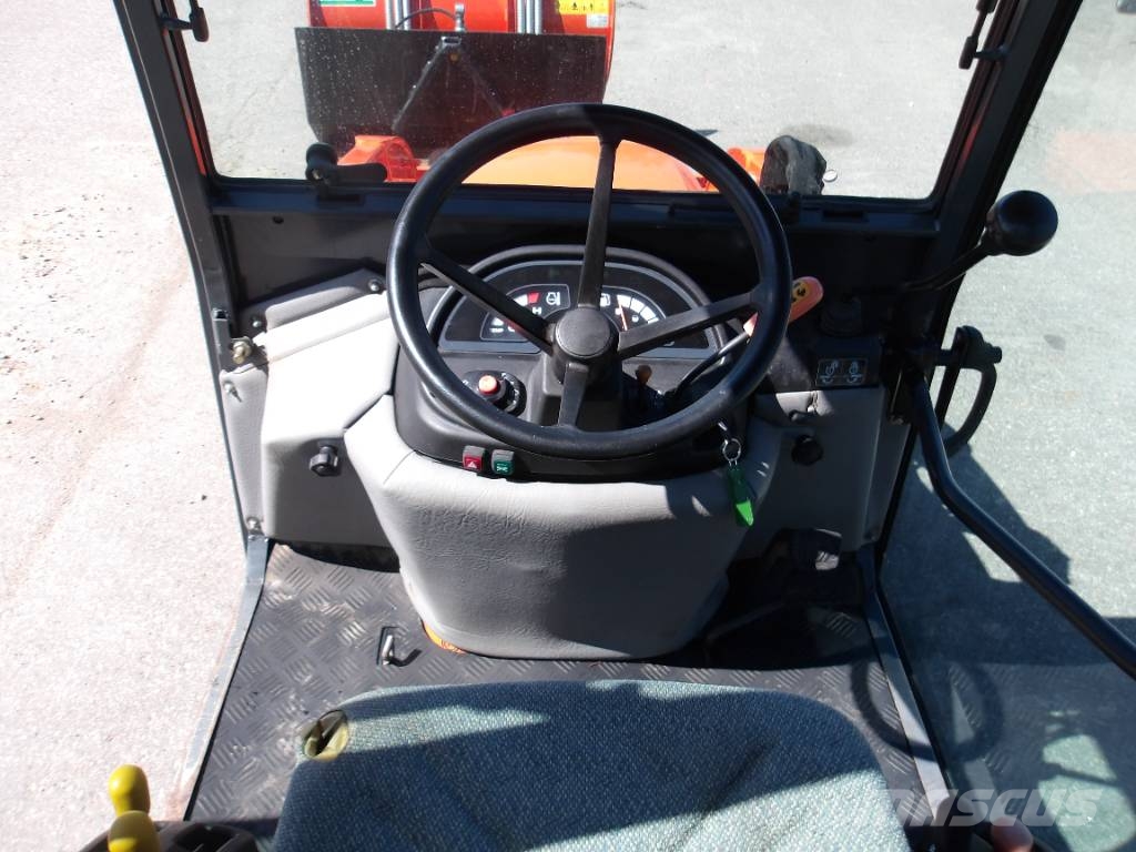 Kubota BX 2350D جرارات مدمجة