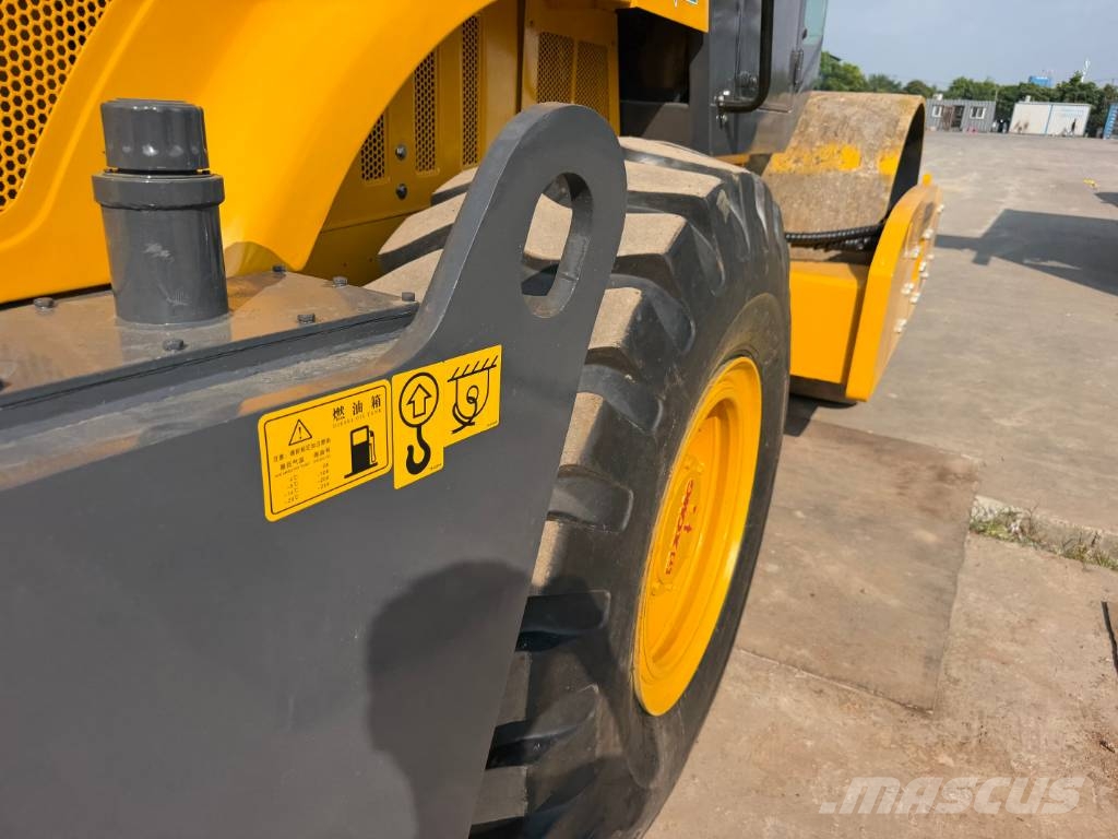 XCMG XS223J Грунтові котки