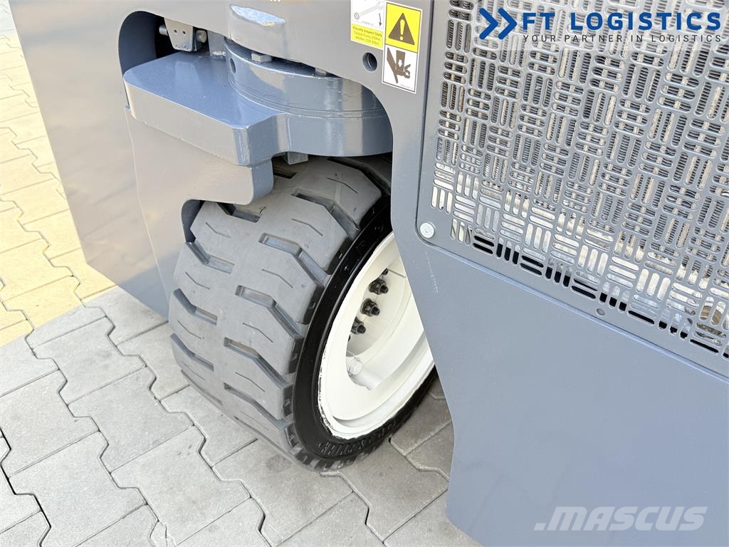 Combilift CB3000 | DIESEL | TRIPLEX 4900 | FREE-LIFT | FORK- شاحنة المناولة رباعية الاتجاهات