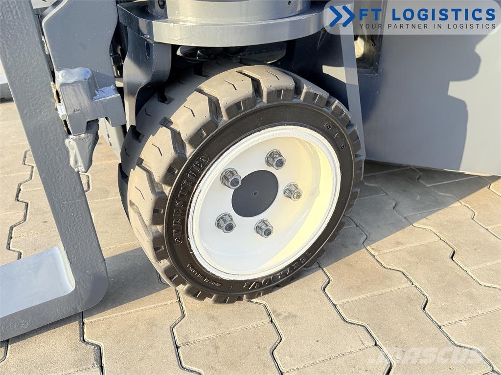 Combilift CB3000 | DIESEL | TRIPLEX 4900 | FREE-LIFT | FORK- شاحنة المناولة رباعية الاتجاهات
