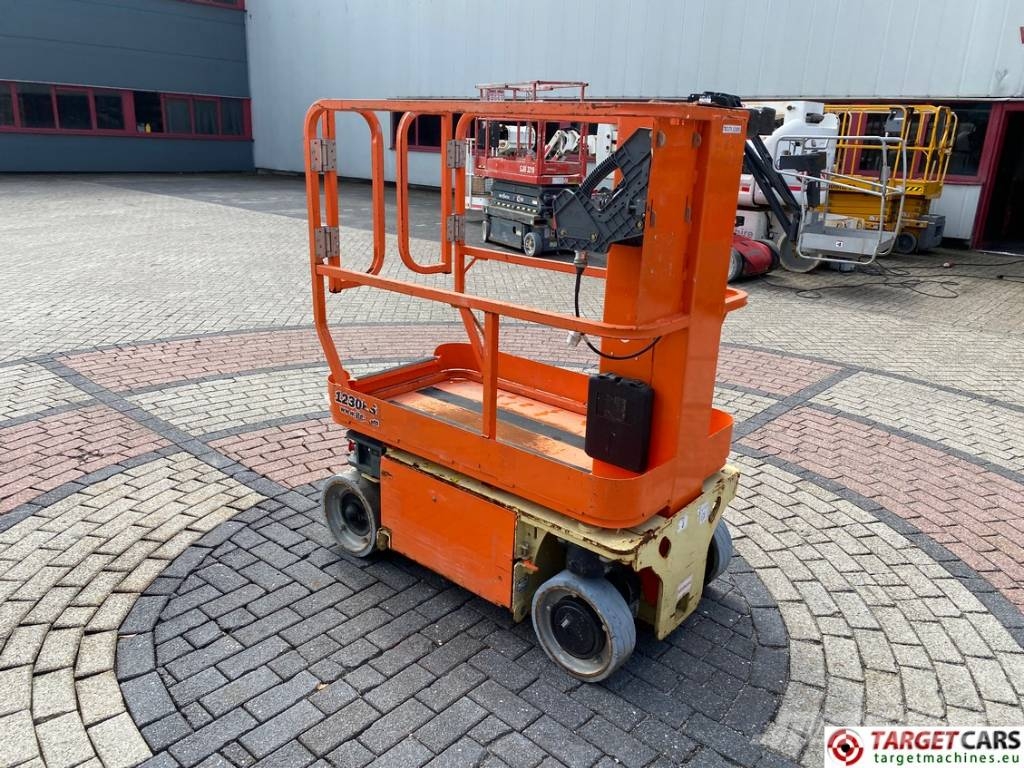 JLG 1230ES Electric Vertical Mast Lift 566cm DEFECT Vertical mast lifts