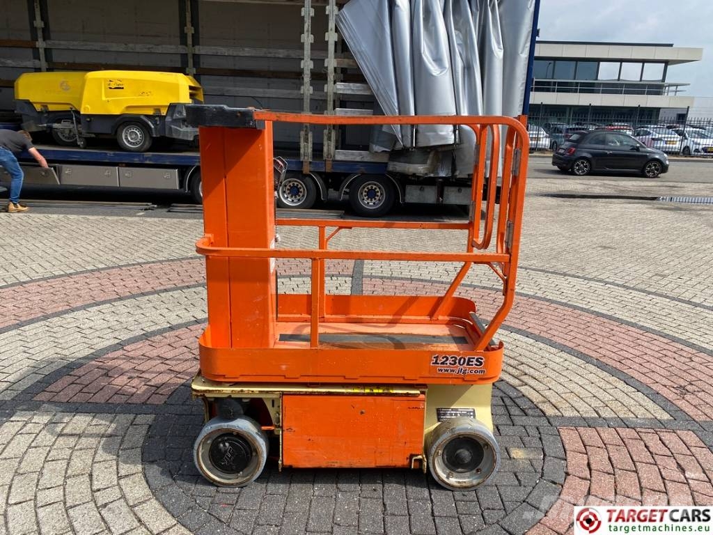 JLG 1230ES Electric Vertical Mast Lift 566cm DEFECT Vertical mast lifts