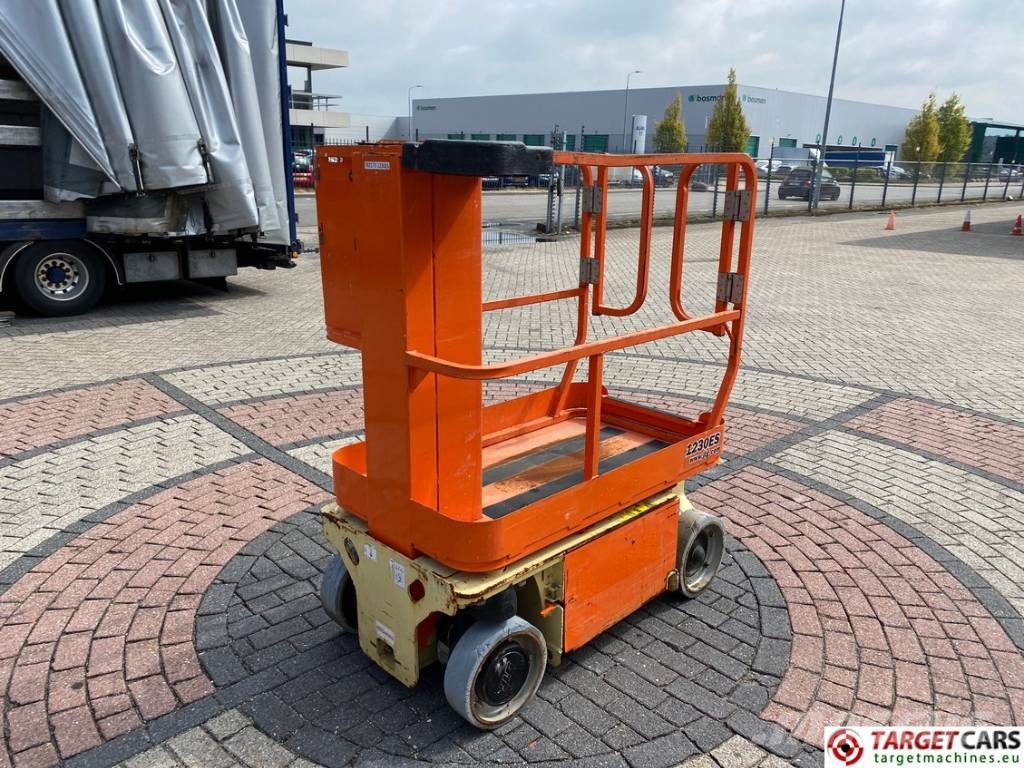 JLG 1230ES Electric Vertical Mast Lift 566cm DEFECT Vertical mast lifts