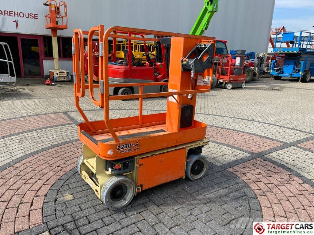 JLG 1230ES Electric Vertical Mast Lift 566cm DEFECT Vertical mast lifts