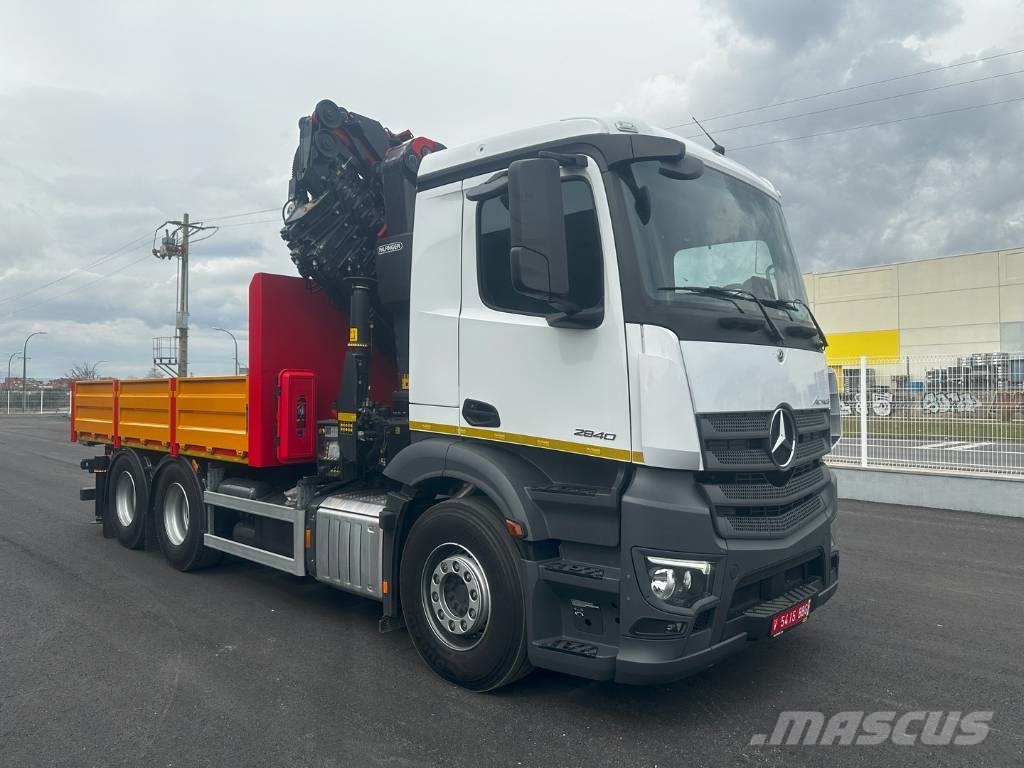 Camión A Escala 1:50 Mercedes Benz Con Grúa Palfinger - WSI