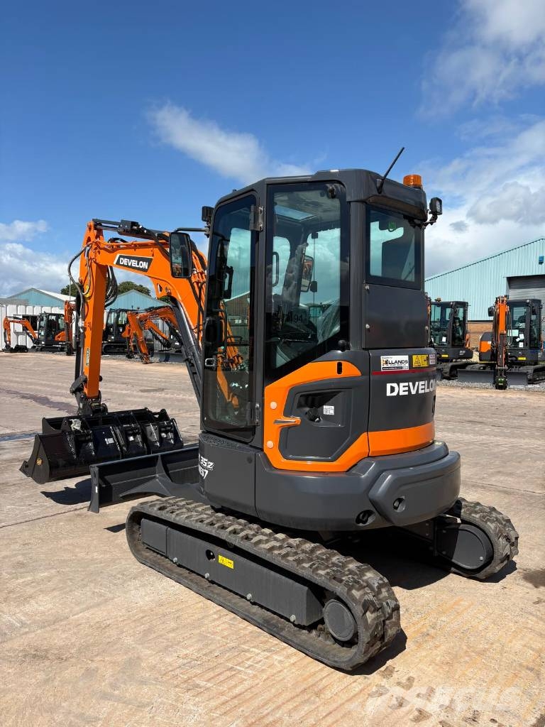 Develon DX 35 Z-7 حفارات صغيرة أقل من 7 طن (حفارات صغيرة)
