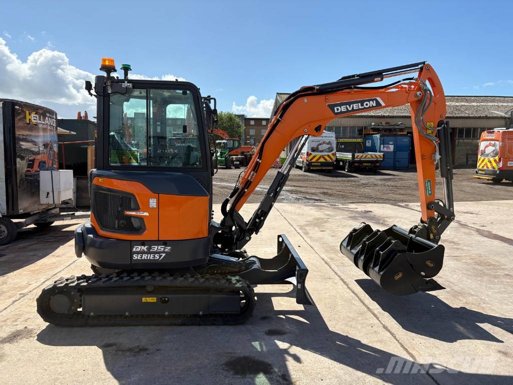 Develon DX 35 Z-7 حفارات صغيرة أقل من 7 طن (حفارات صغيرة)