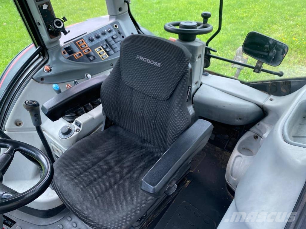Valtra T 171 الجرارات