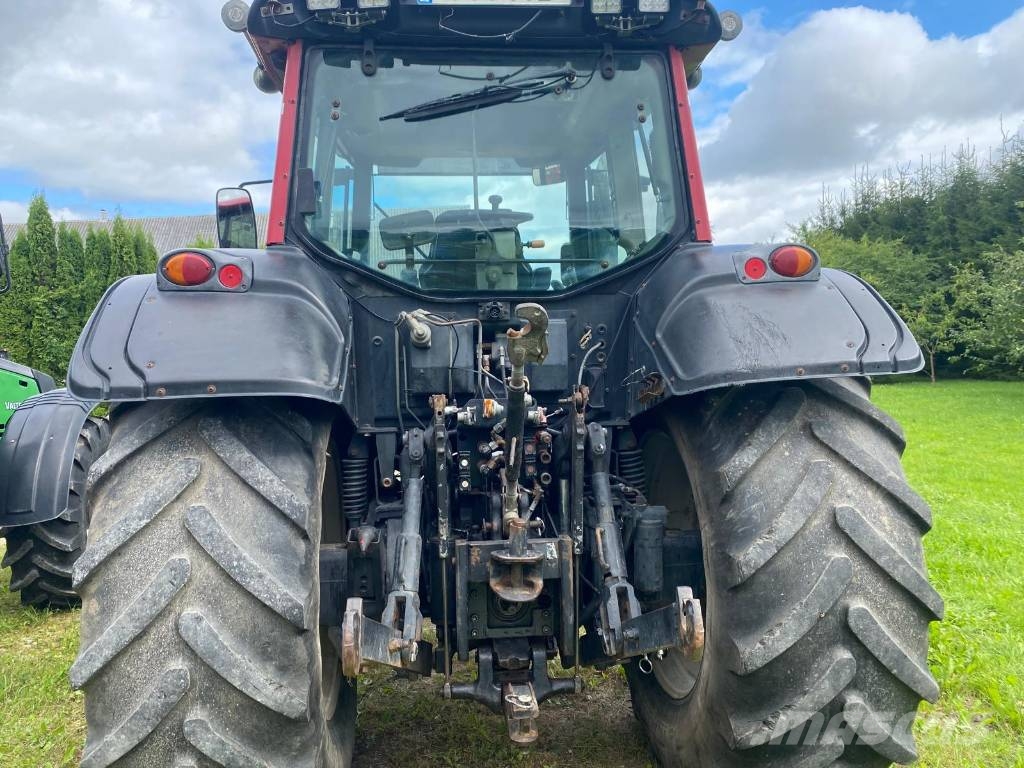 Valtra T 171 الجرارات