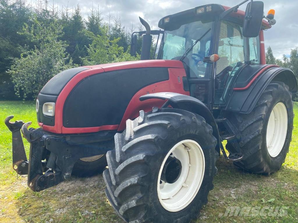 Valtra T 171 الجرارات