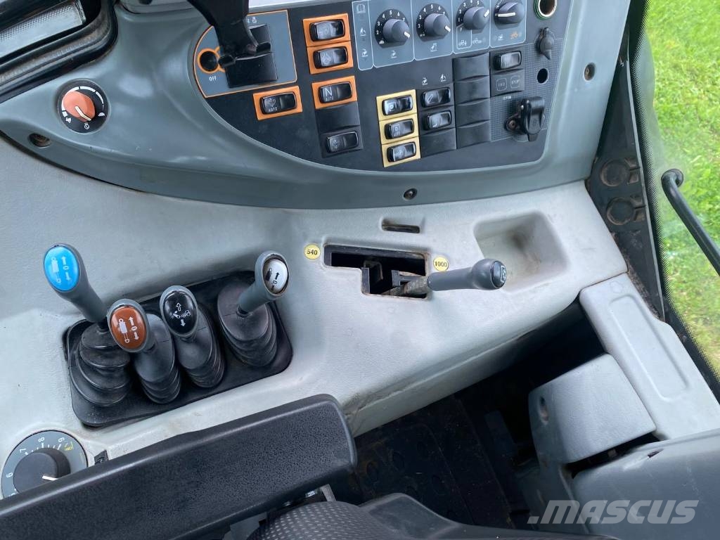 Valtra T 171 الجرارات