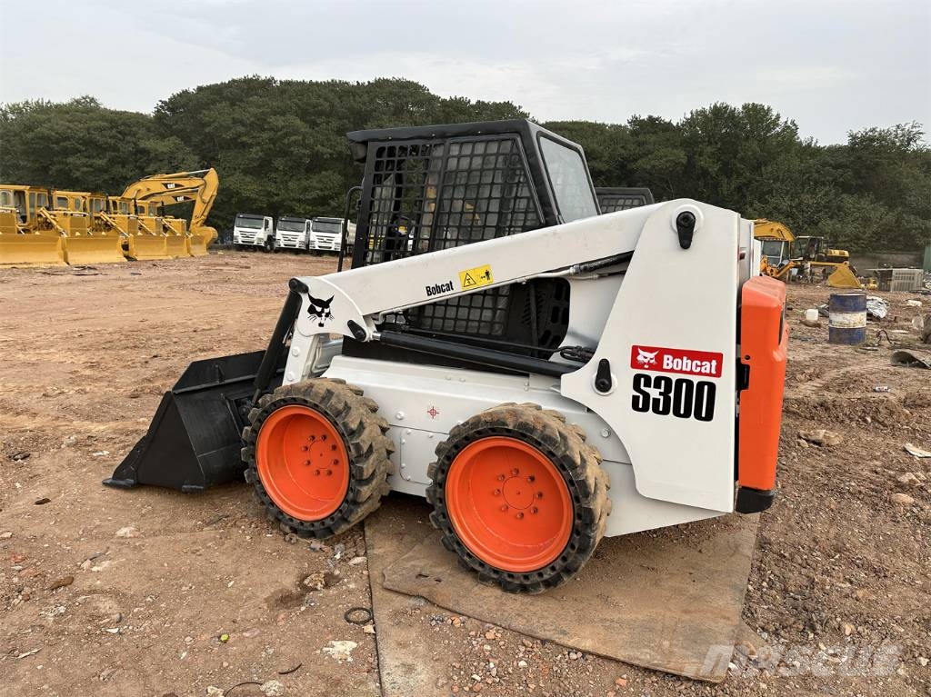 Bobcat S 300 لوادر انزلاقية التوجيه