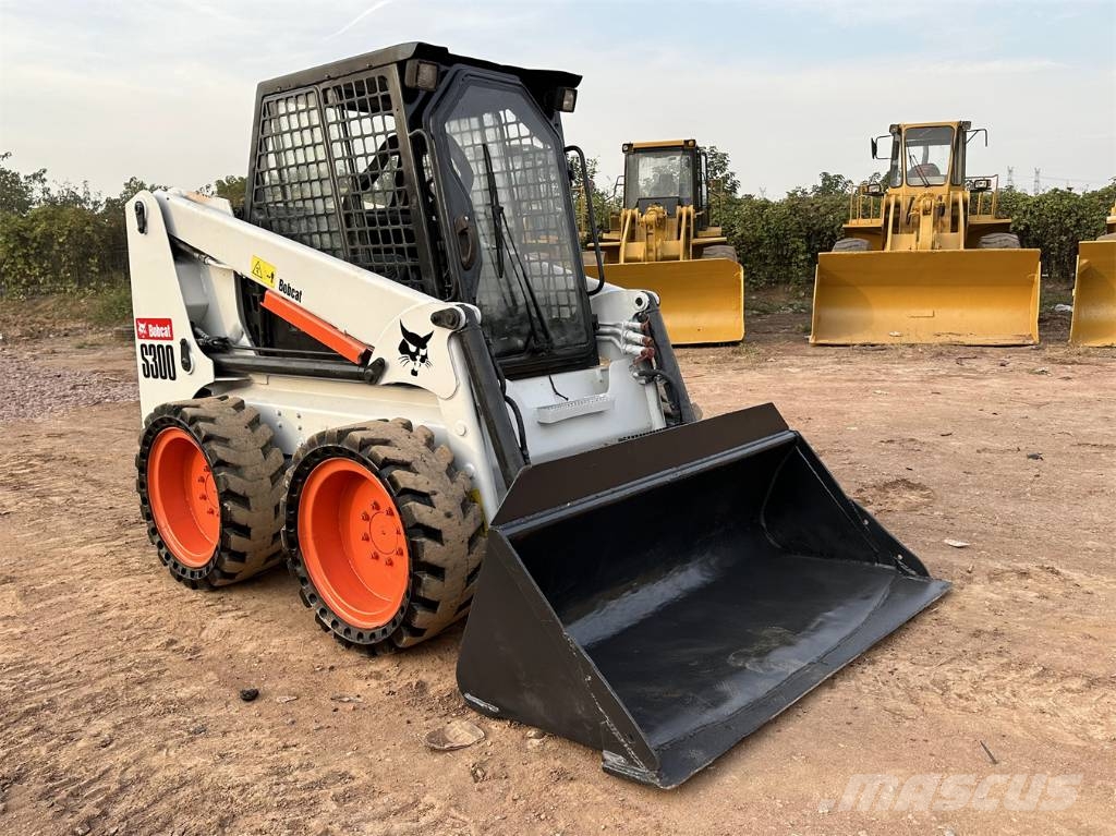 Bobcat S 300 لوادر انزلاقية التوجيه