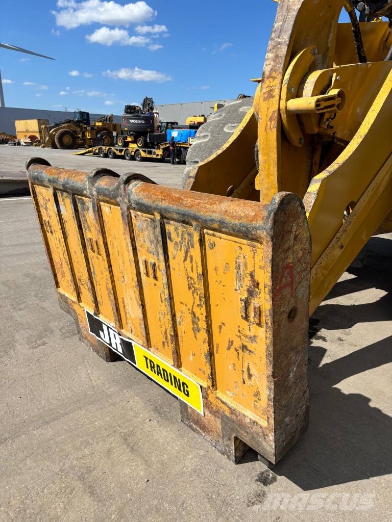 CAT 988 K (CE + EPA / High Lift) لوادر بعجل