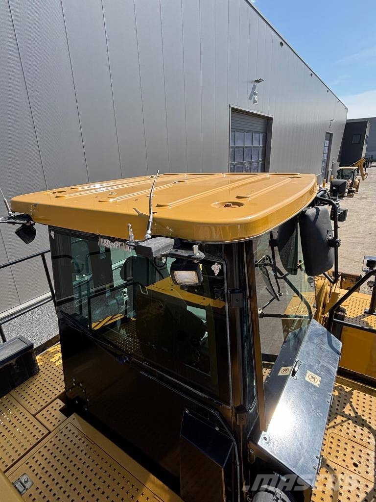 CAT 988 K (CE + EPA / High Lift) لوادر بعجل