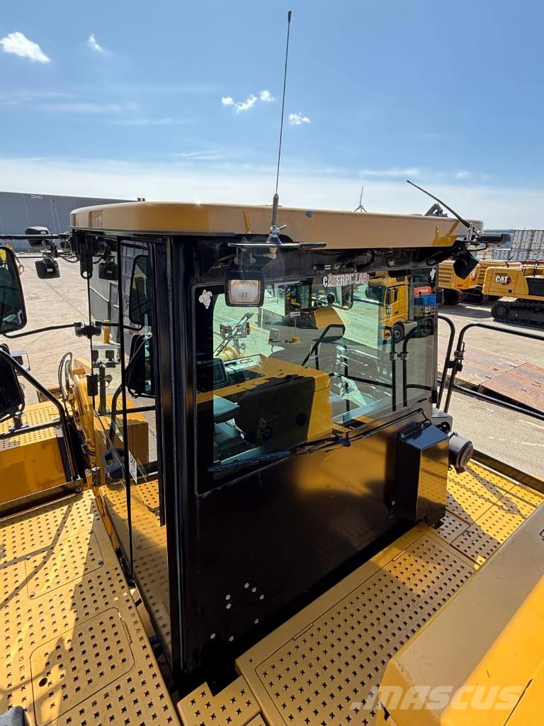CAT 988 K (CE + EPA / High Lift) لوادر بعجل