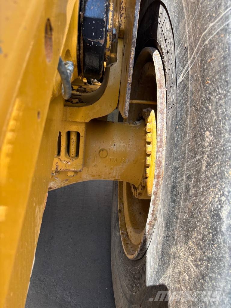 CAT 988 K (CE + EPA / High Lift) لوادر بعجل