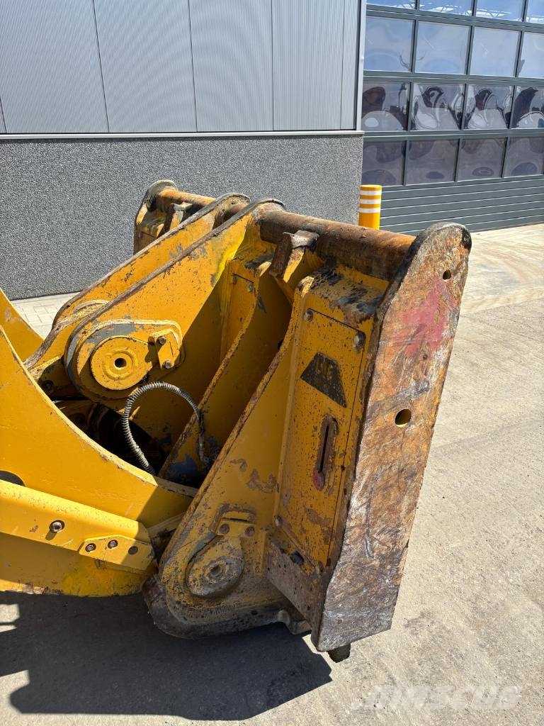CAT 988 K (CE + EPA / High Lift) لوادر بعجل