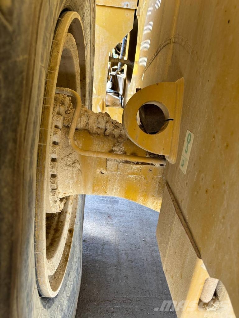 CAT 988 K (CE + EPA / High Lift) لوادر بعجل