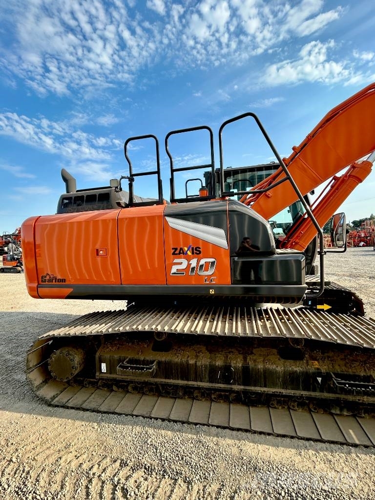 Hitachi ZX 210 LC-7 حفارات زحافة