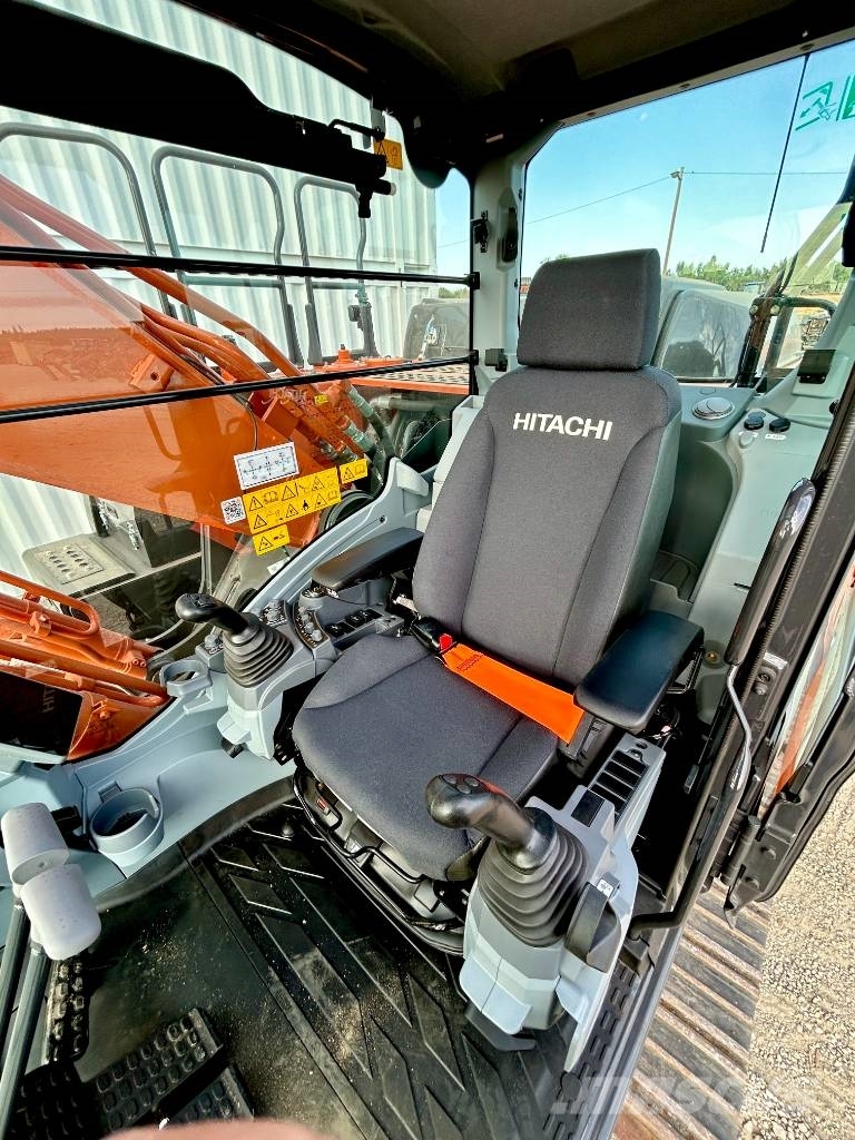 Hitachi ZX 210 LC-7 حفارات زحافة