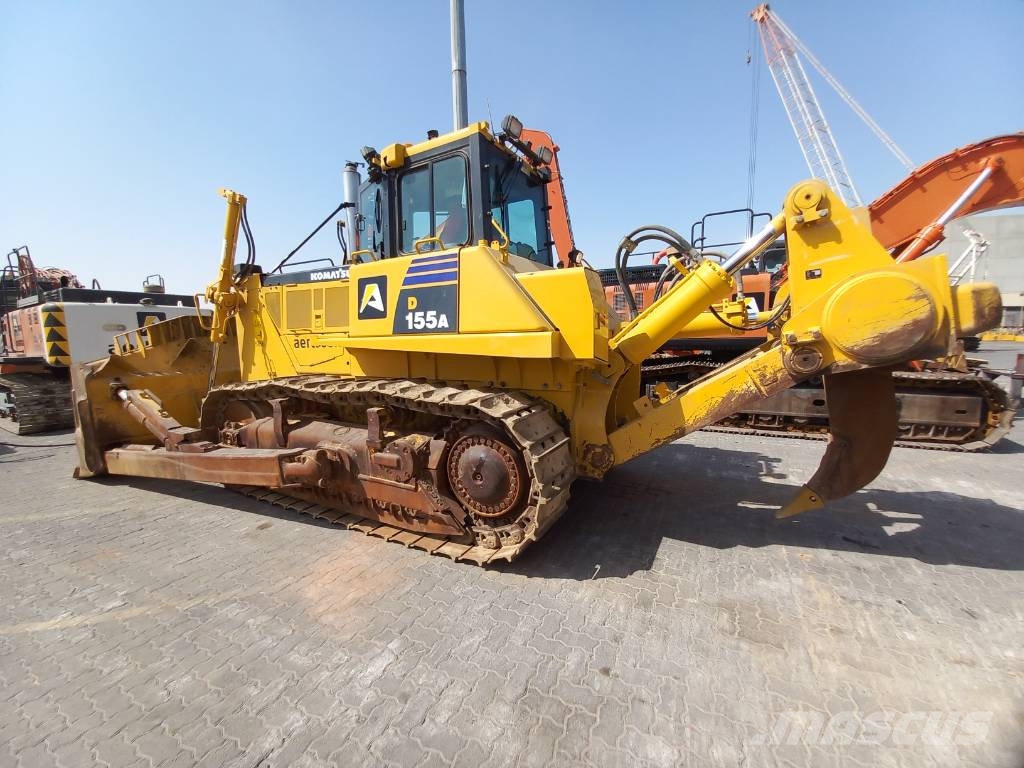 Komatsu D155A-6R (4pcs available for sale in Abu Dhabi) Гусеничные бульдозеры