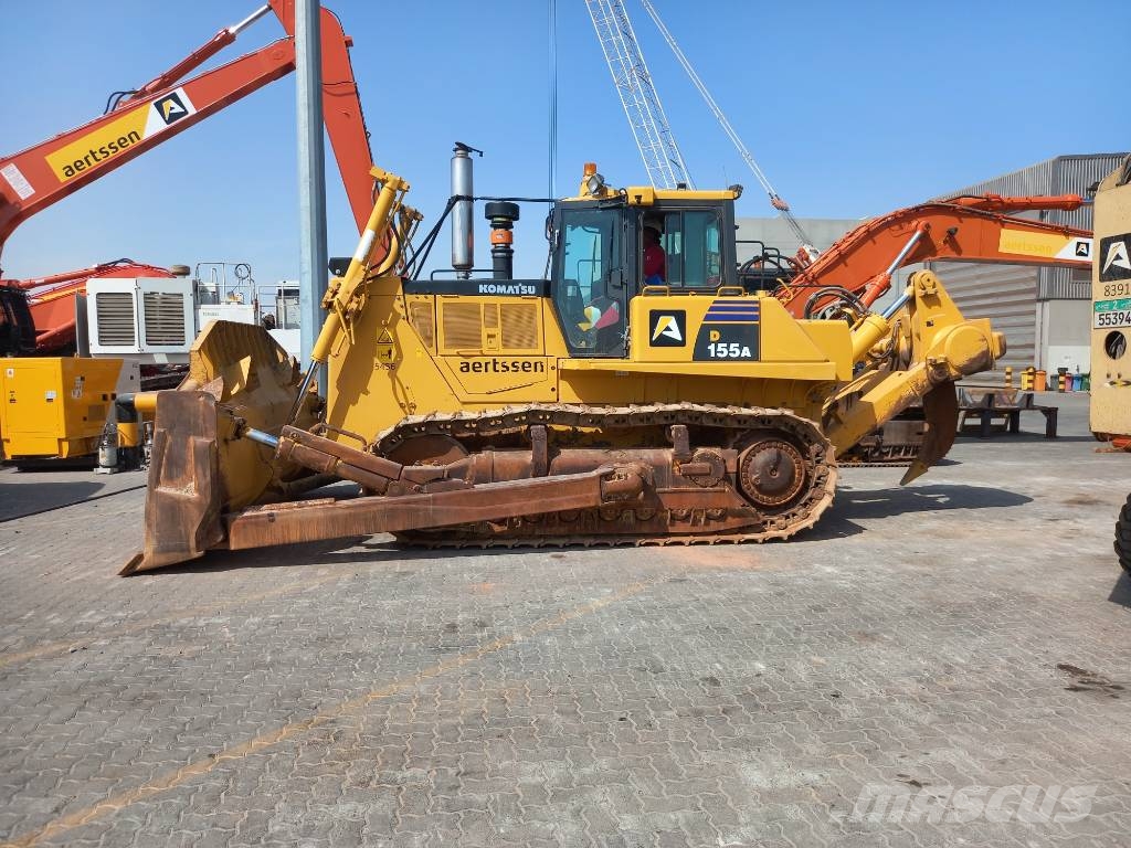 Komatsu D155A-6R (4pcs available for sale in Abu Dhabi) Гусеничные бульдозеры