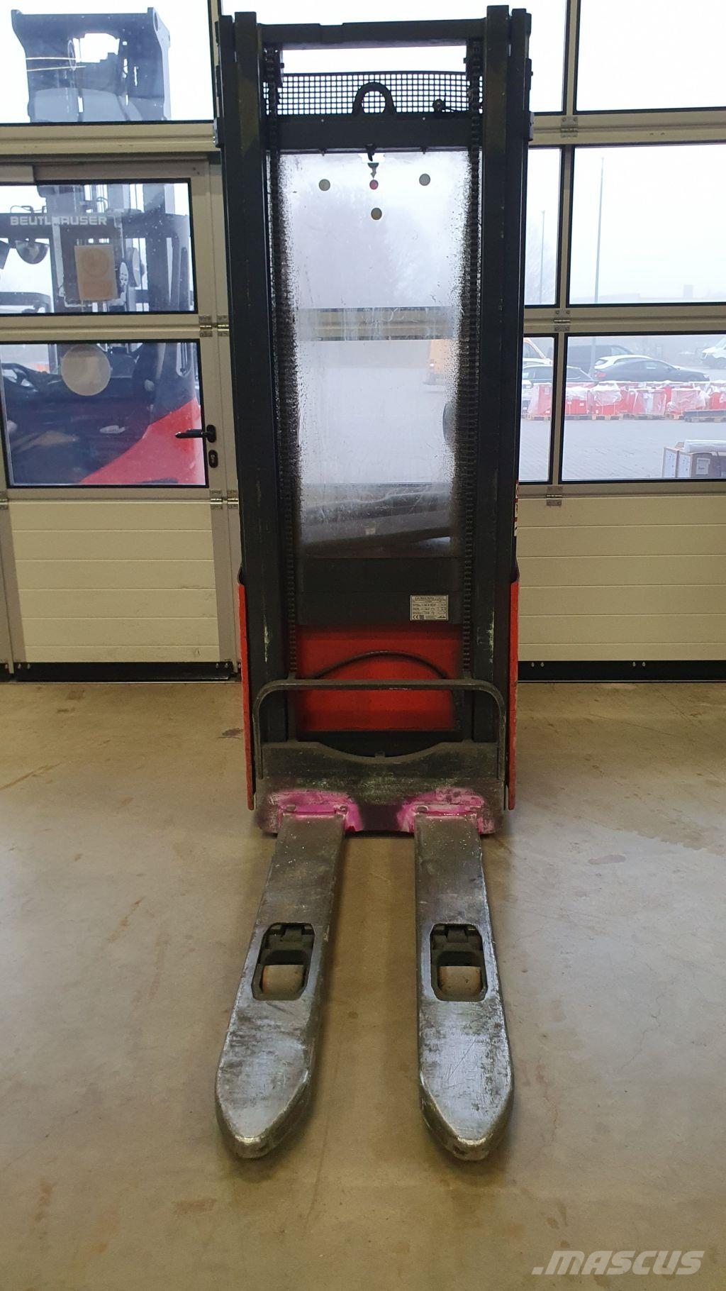 Linde L12i Ajettavat pinoamisvaunut