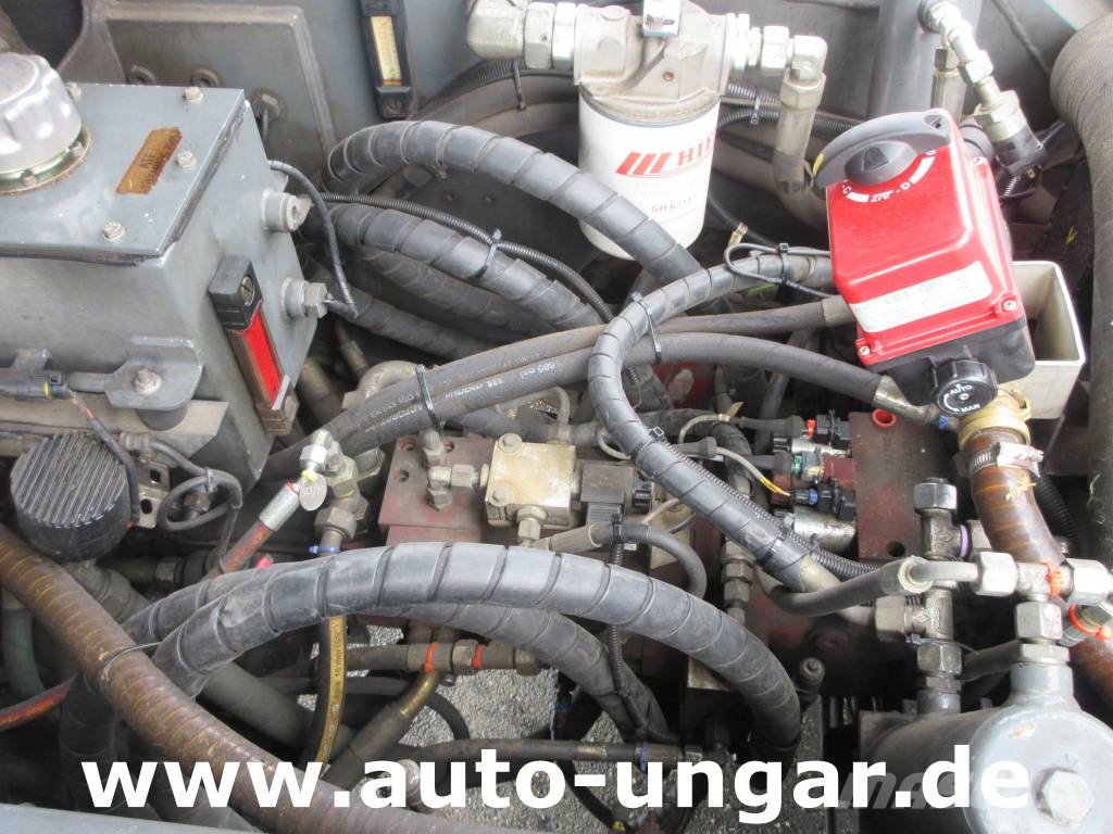 Ravo 560 Kehrmaschine mit 3. Besen Euro 5 Baujahr 2013 Підмітальні машини