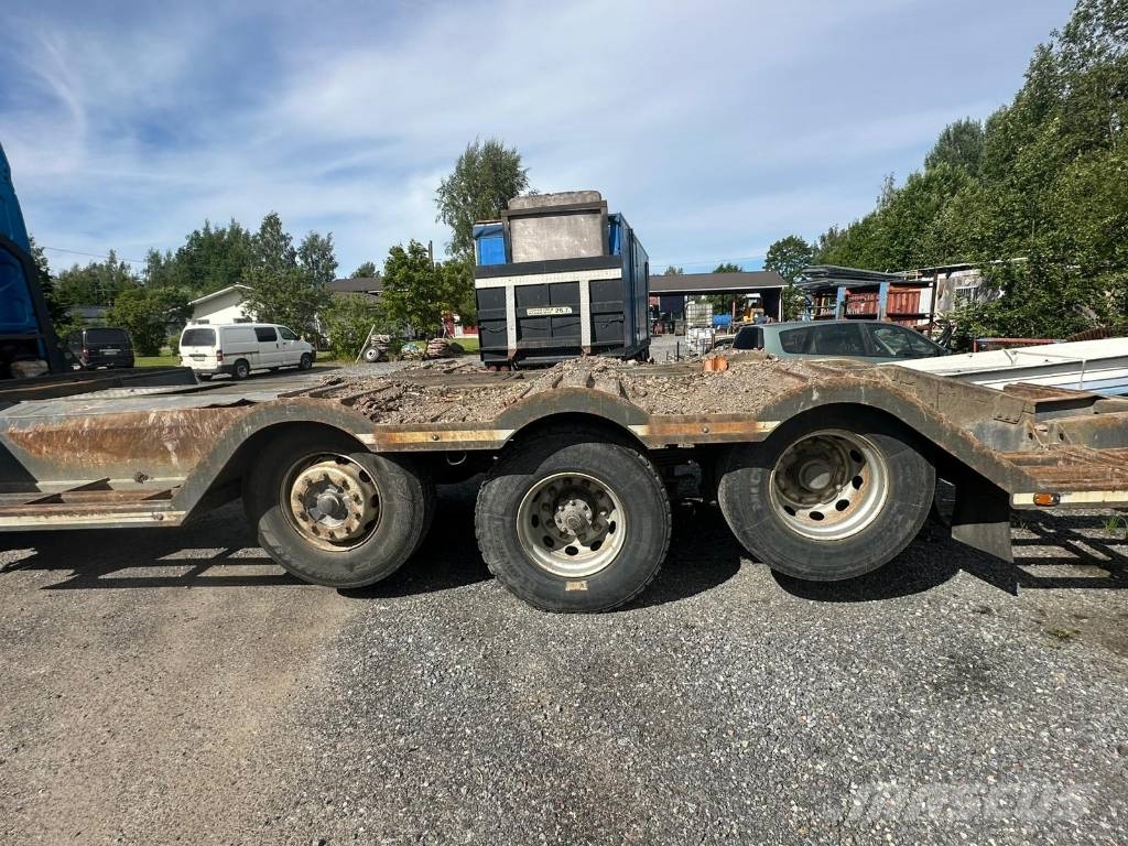 Sisu E11 Camiones de transporte de maquinaria forestal