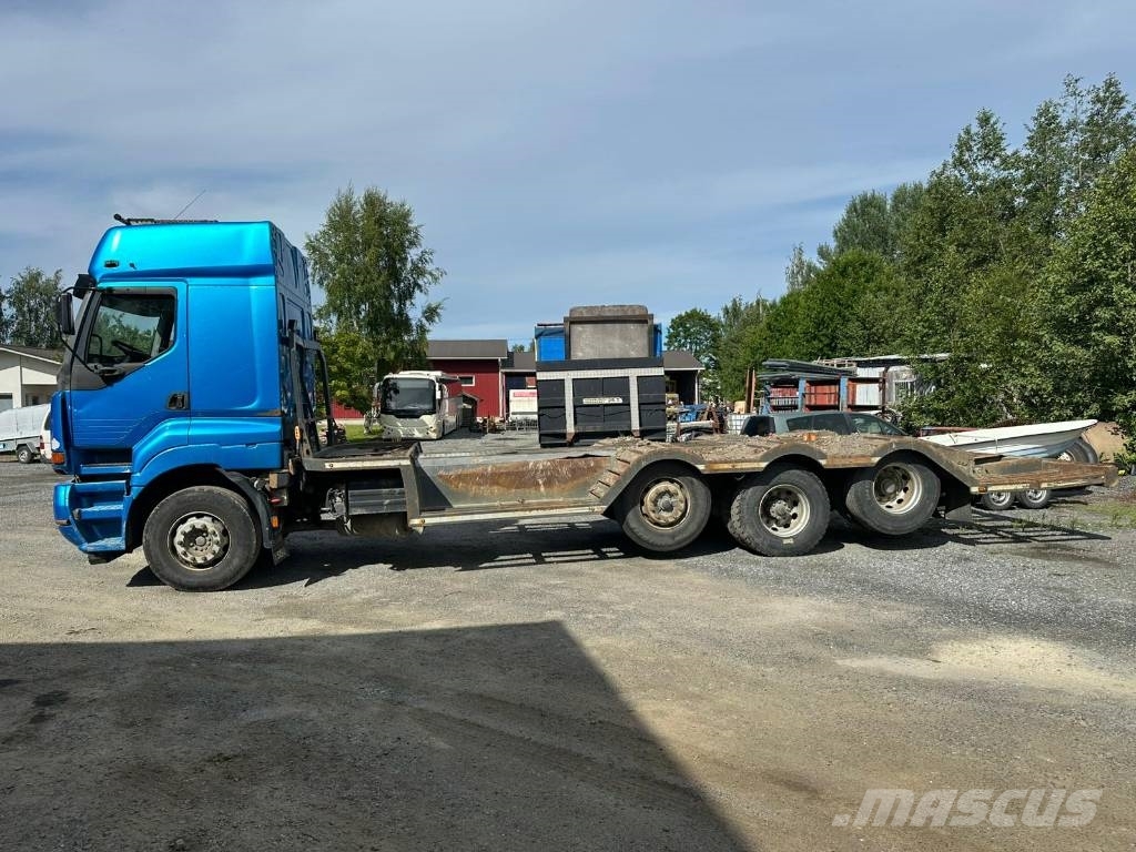 Sisu E11 Camiones de transporte de maquinaria forestal