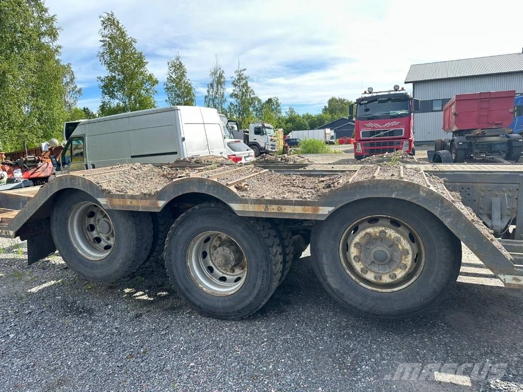 Sisu E11 Camiones de transporte de maquinaria forestal