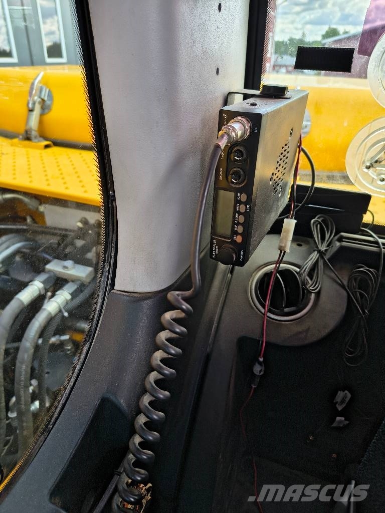 JCB JS 175 W Gravemaskiner på hjul