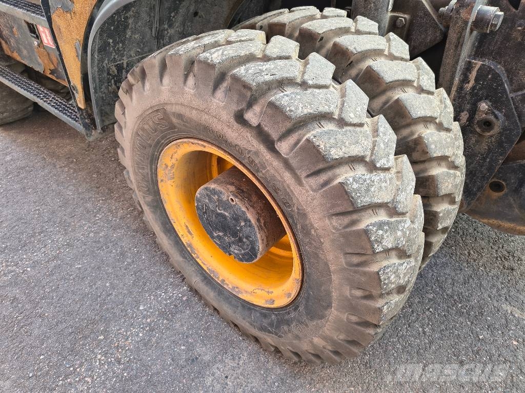 JCB JS 175 W Gravemaskiner på hjul