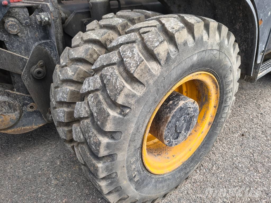 JCB JS 175 W Gravemaskiner på hjul