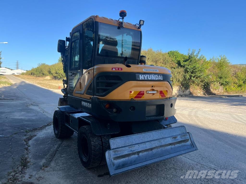 Hyundai HW 60 حفارات بعجل