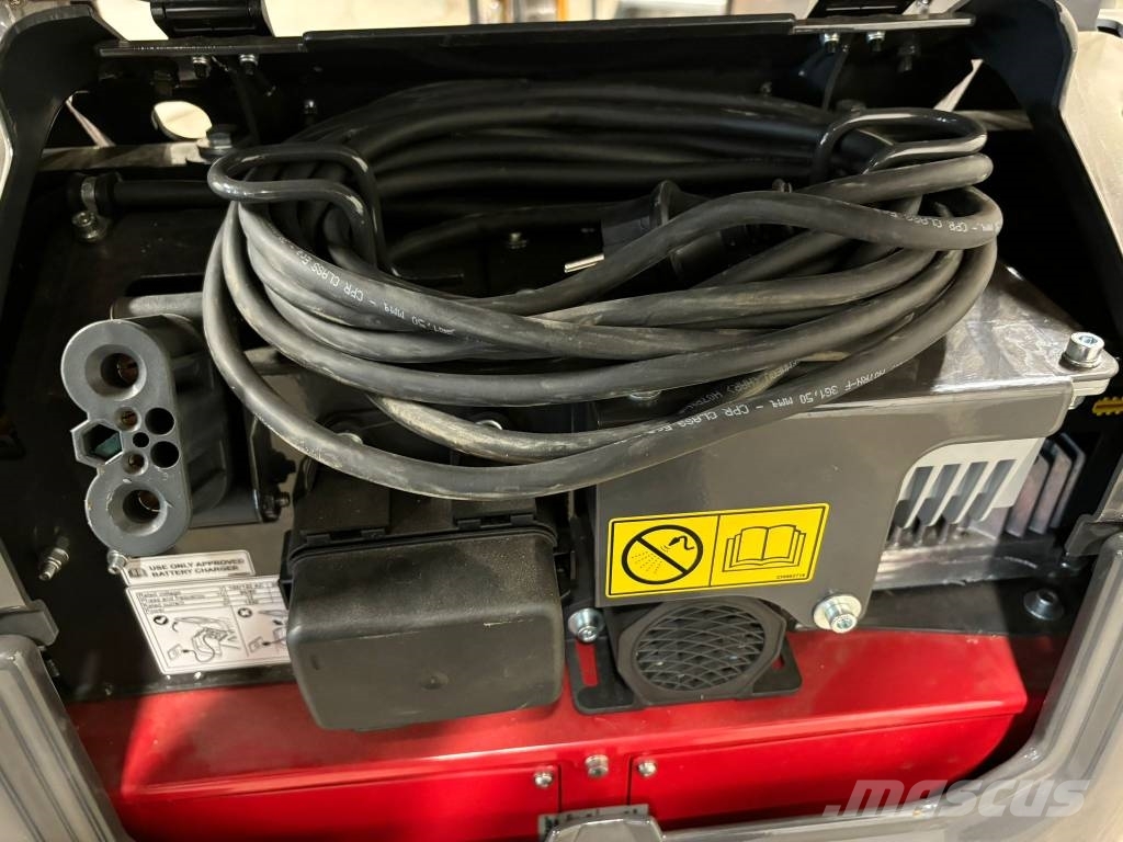 CASE CX 15 EV 小型挖掘机