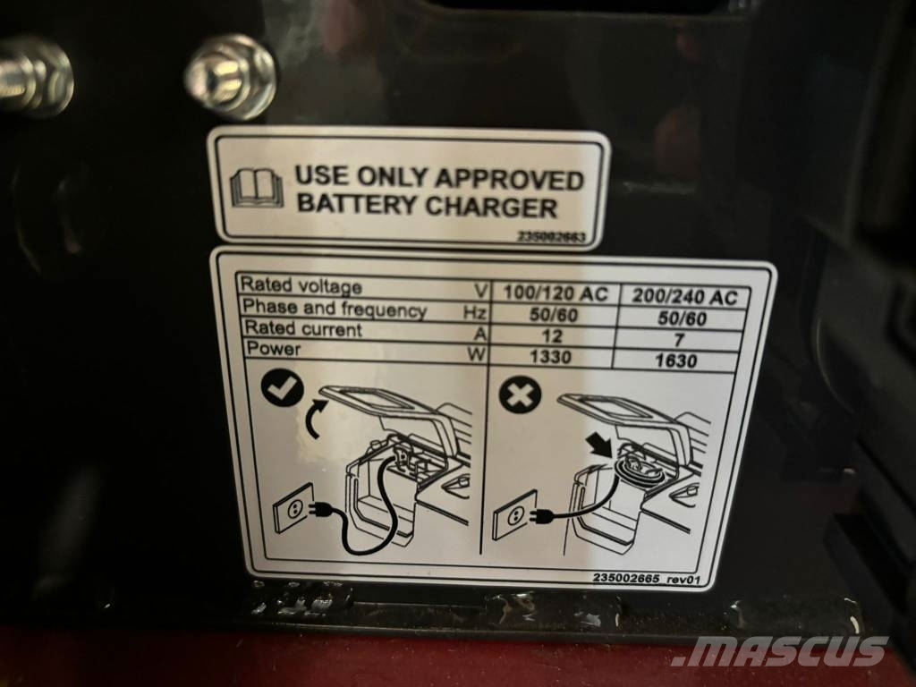 CASE CX 15 EV 小型挖掘机