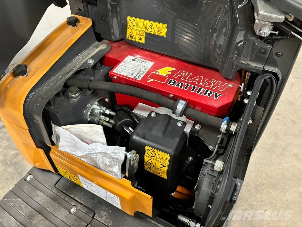 CASE CX 15 EV 小型挖掘机