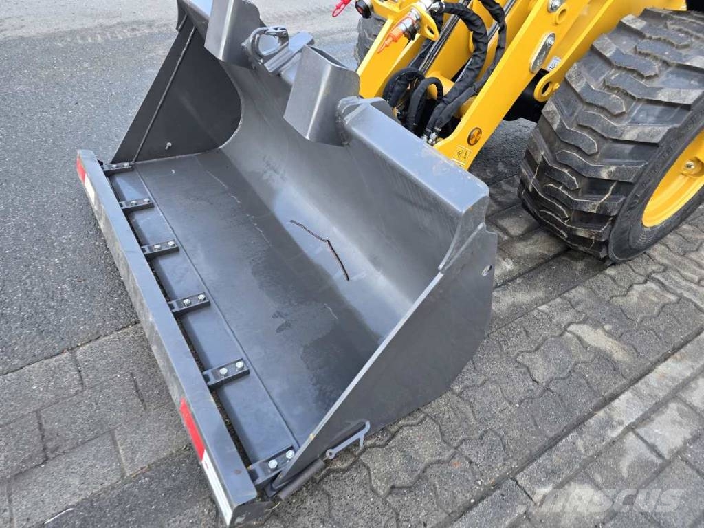 XCMG XC 908 HST لوادر بعجل
