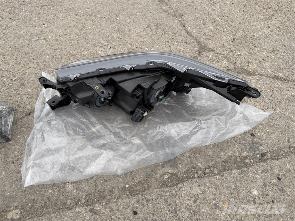 VIN - Predné svetlá na - TOYOTA HILUX Other components