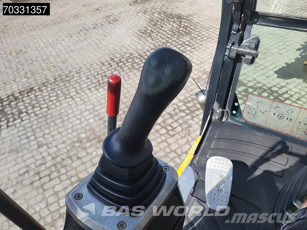 JCB JS145 W Excavadoras de ruedas