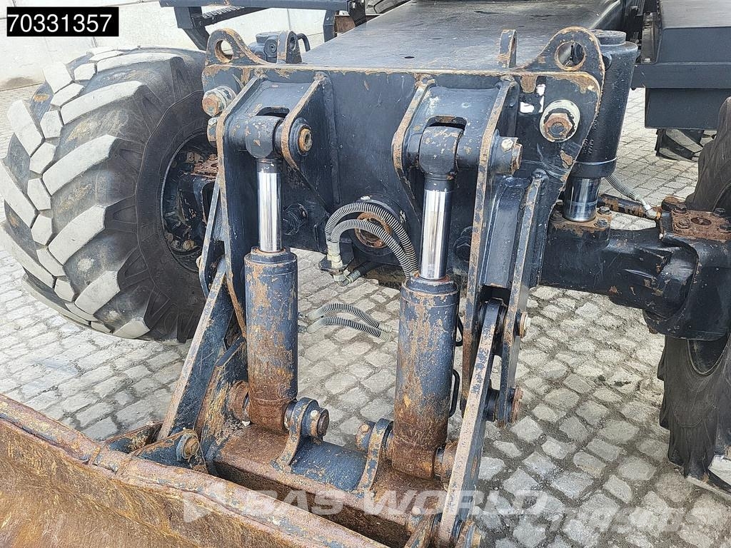JCB JS145 W Excavadoras de ruedas