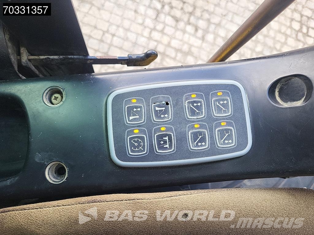 JCB JS145 W Excavadoras de ruedas
