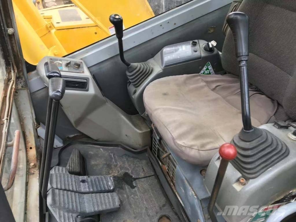 Komatsu PC 128 US 中型挖掘机