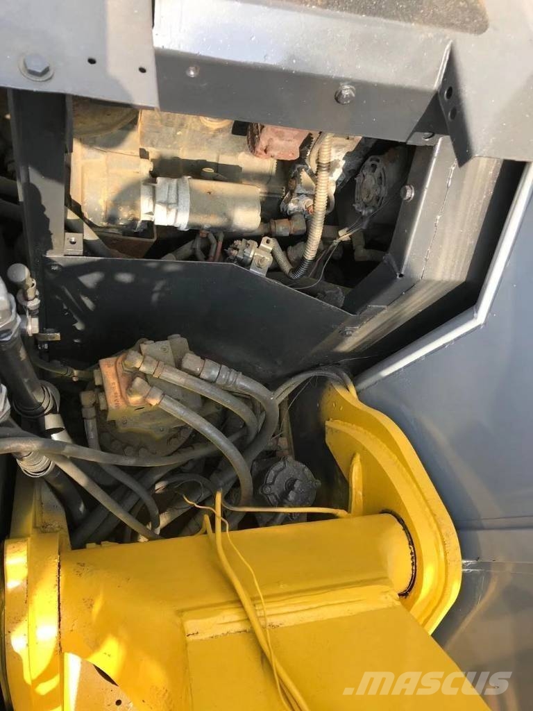 Komatsu PC 128 US 中型挖掘机