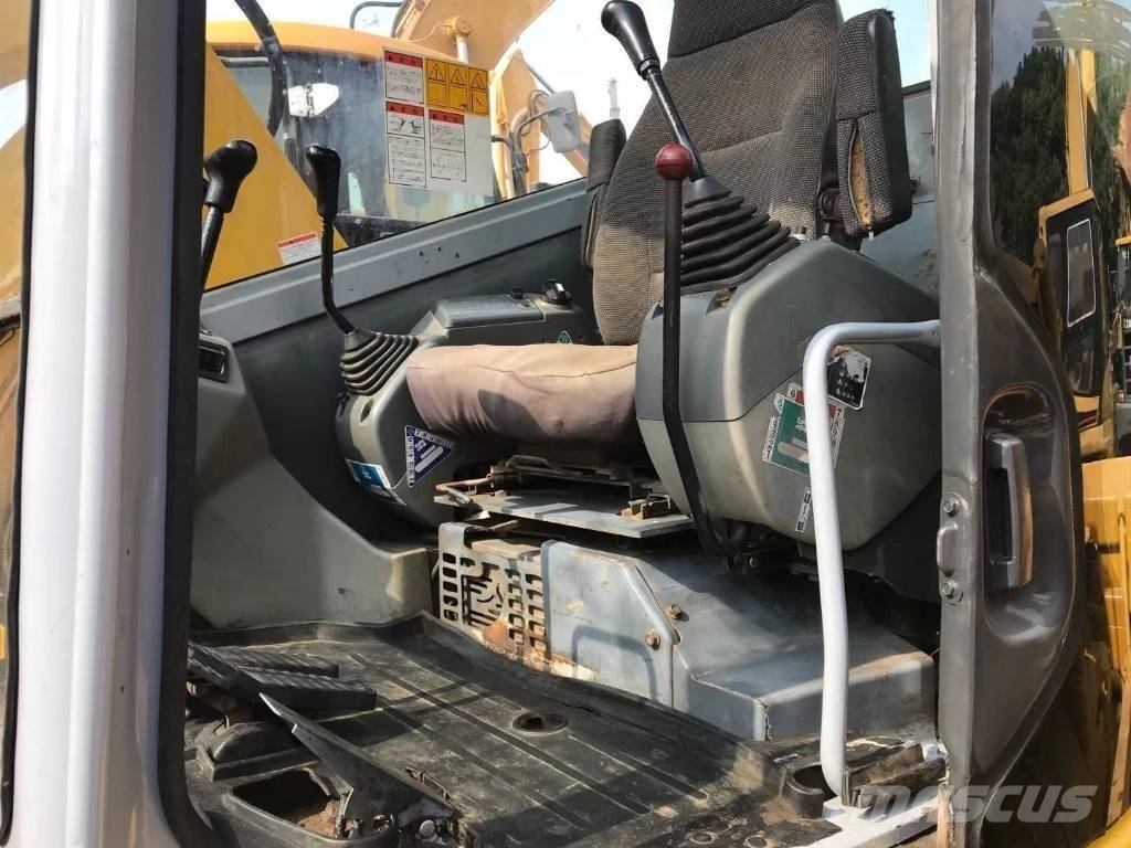 Komatsu PC 128 US 中型挖掘机