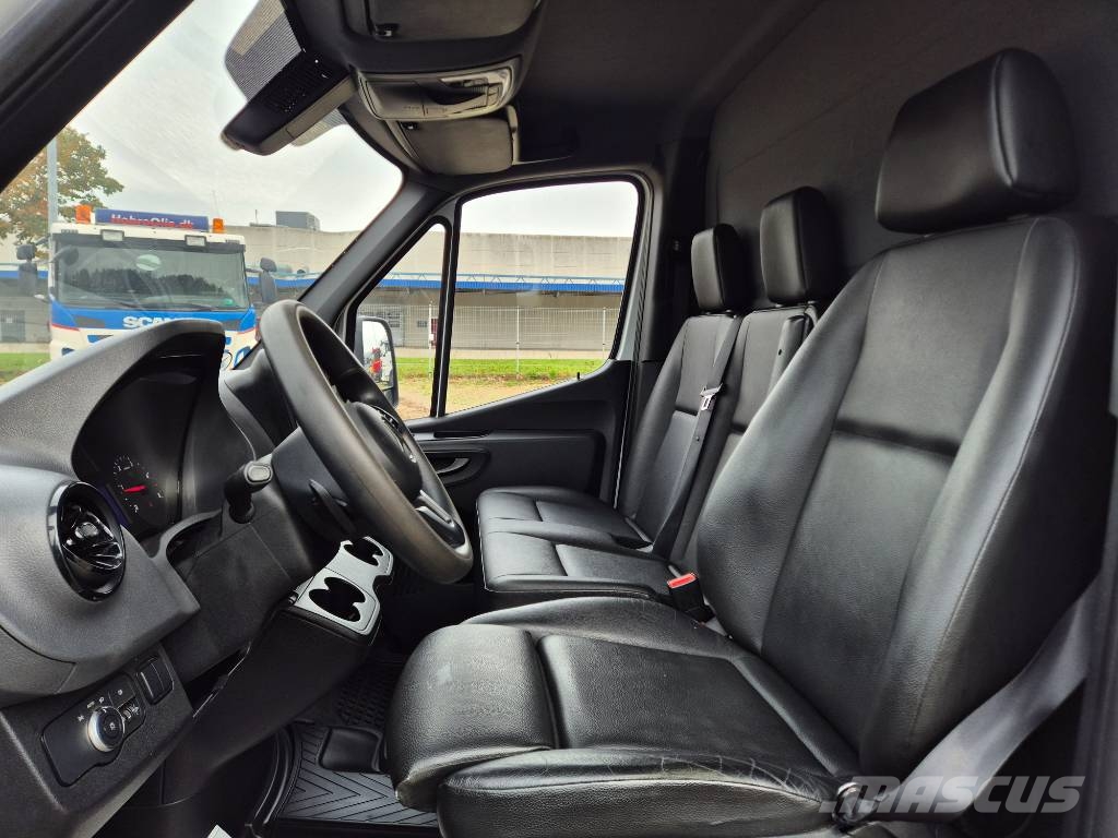 Mercedes-Benz Sprinter 317 med kasse og lift Furgonetas /Furgón