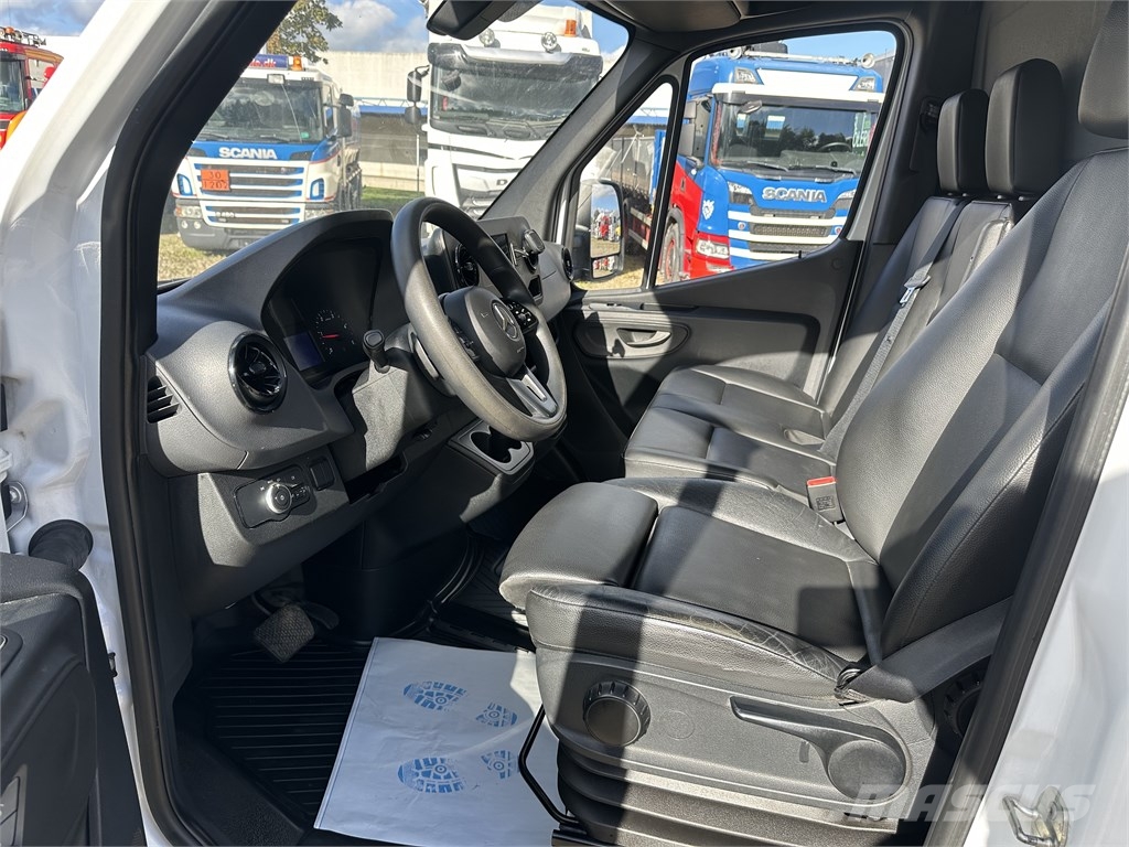 Mercedes-Benz Sprinter 317 med kasse og lift Pakettiautot